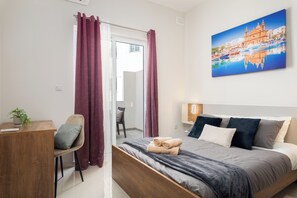 Apartamento, vistas a la ciudad | Cortinas opacas, tabla de planchar con plancha, wifi gratis