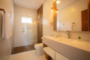 Deluxe Double Room, Lanai, Sea View | Bathroom - Village Someday (Porto Seguro)