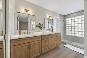 Shower, towels, soap, toilet paper - Ultimate 4BR Oasis: Pool, Hot Tub, Golf & Basketball Court! (Mesa)