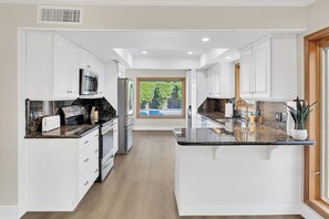 Private kitchen - Ultimate 4BR Oasis: Pool, Hot Tub, Golf & Basketball Court! (Mesa)