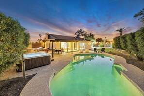 Pool - Ultimate 4BR Oasis: Pool, Hot Tub, Golf & Basketball Court! (Mesa)