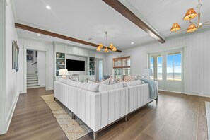 Living area - Elegant beachfront home in Waveland, MS (Waveland)