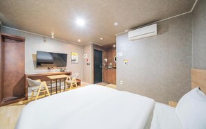 Basic Double Room | Free WiFi - Restia Stay Suwon Station (Suwon)