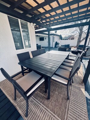 Outdoor dining - 5BR Retreat Near Downtown | Pets OK | Sleeps 12 (Greeley)