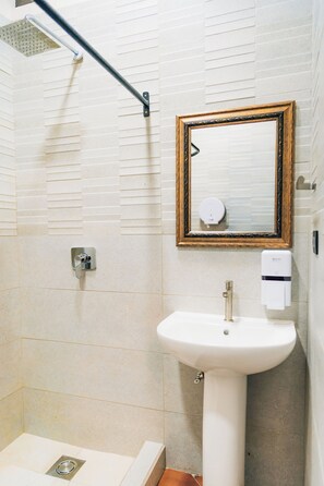 Bathroom - Hotel Villa Luna (San Juan La Laguna)