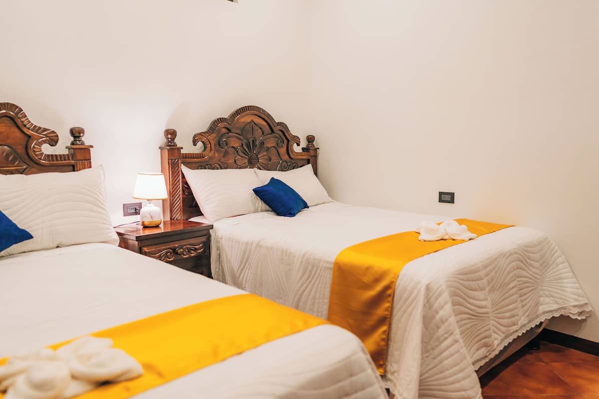 Eenvoudige tweepersoonskamer | Gratis wifi, beddengoed