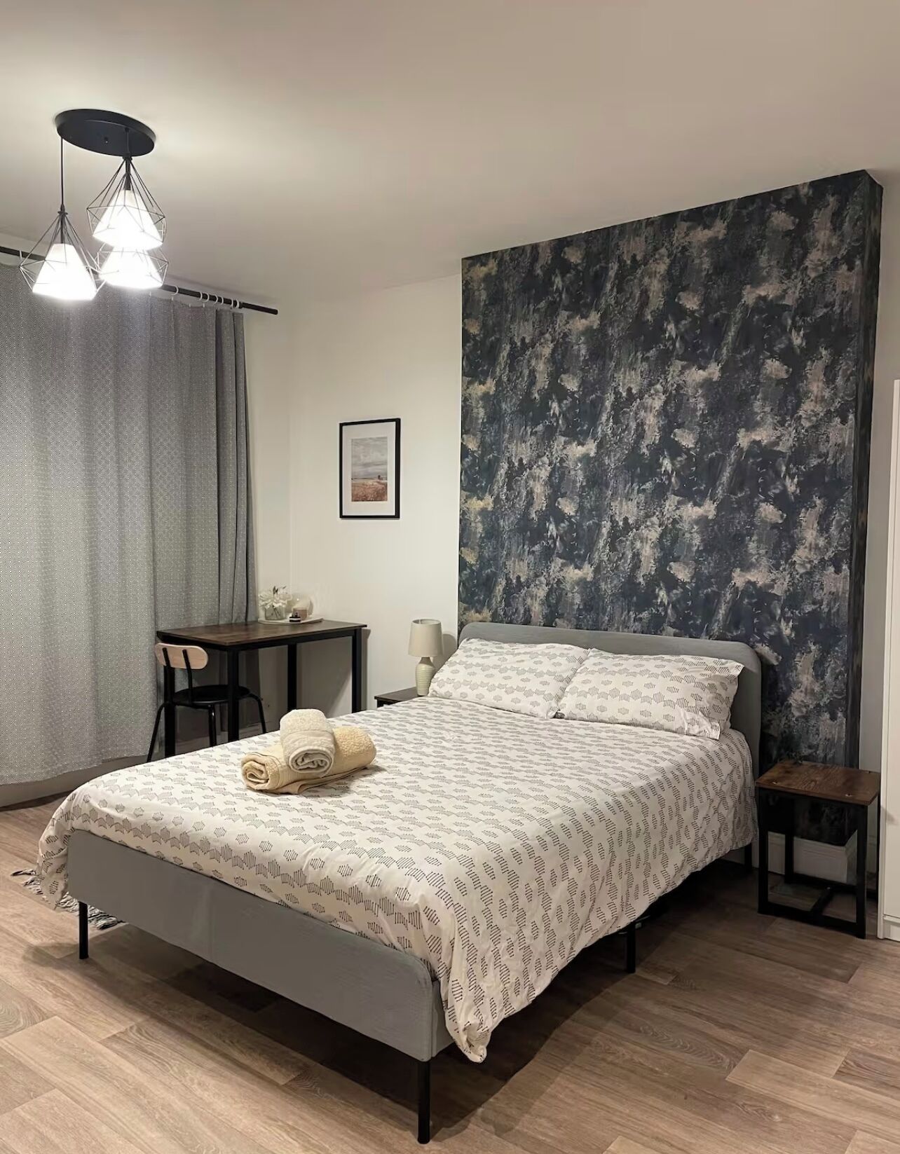 Iron/ironing board, Internet, bed sheets