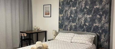 Iron/ironing board, Internet, bed sheets