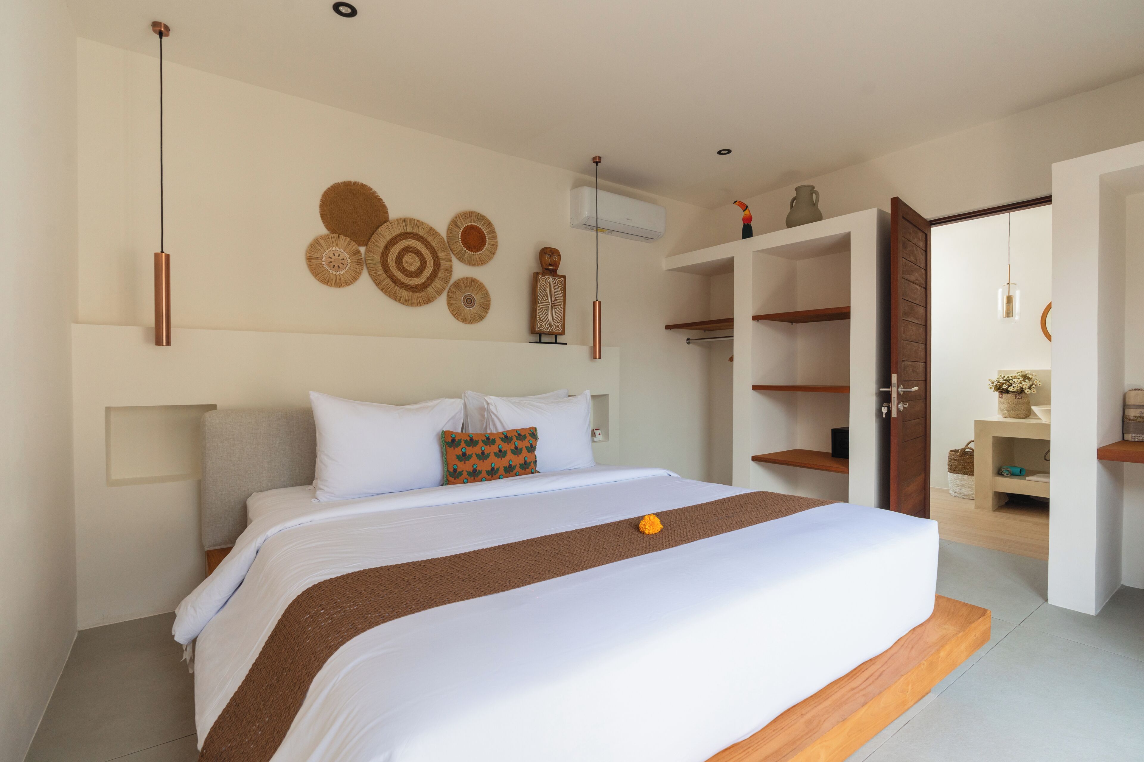 Vila luxo, 6 quartos, piscina particular, vista para a piscina | Roupas de cama premium, cofres nos quartos, escrivaninha