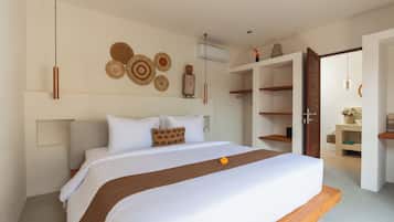 Vila luxo, 6 quartos, piscina particular, vista para a piscina | Roupas de cama premium, cofres nos quartos, escrivaninha