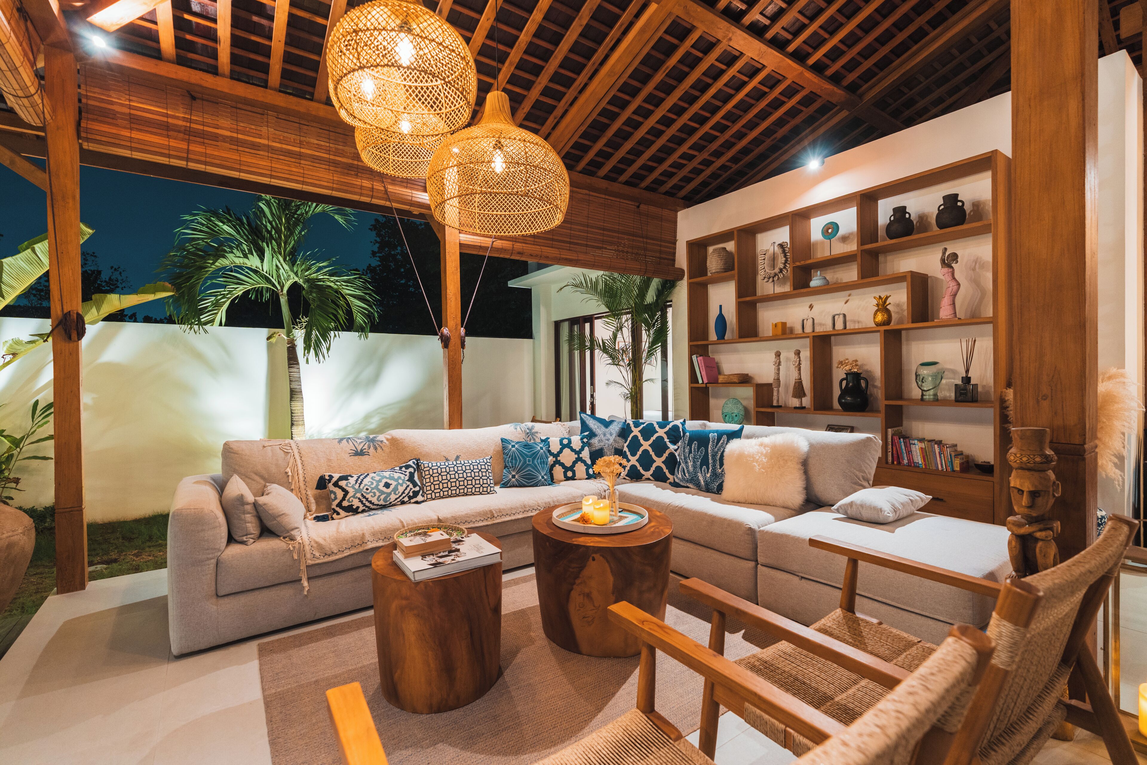 华丽别墅, 6 间卧室, 私人游泳池, 泳池景观 | 起居区 | 32-英寸智能电视（配备数码频道）