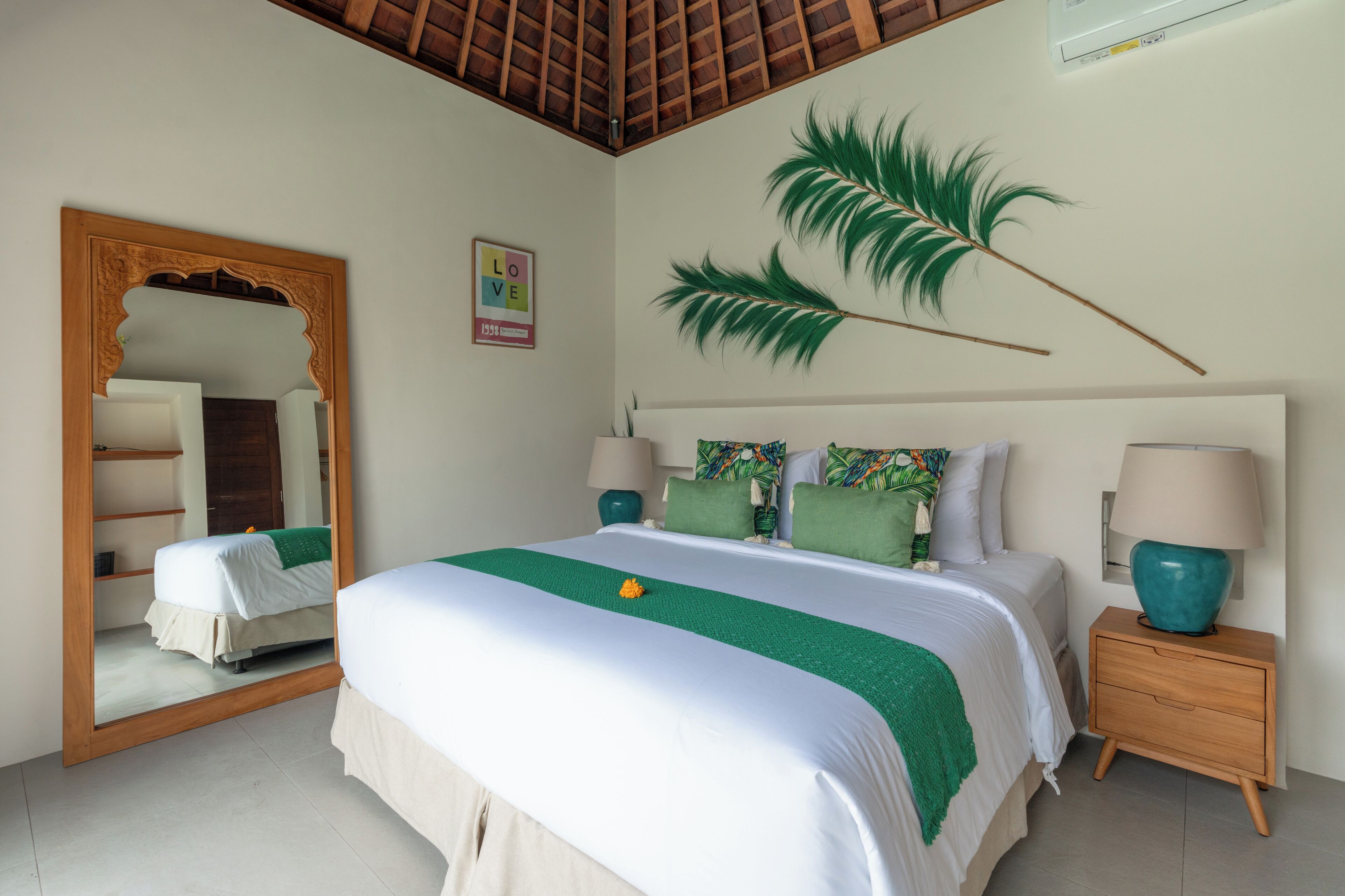 Villa Deluxe, 6 chambres, piscine privée, vue piscine | Literie de qualité supérieure, coffres-forts dans les chambres, bureau