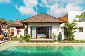 Deluxe villa, 6 slaapkamers, privézwembad, uitzicht op zwembad | Luxe beddengoed, een kluis op de kamer, een bureau, gratis wifi