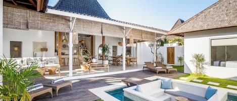 Villa Deluxe, 6 chambres, piscine privée, vue piscine | Restauration extérieure