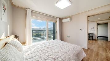 Quarto básico, 3 quartos (A (Private House with Outdoor)) | 3 quartos, Wi-Fi de cortesia