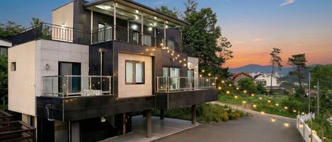 Basic Room, 3 Bedrooms (A (Private House with Outdoor)) | 3 bedrooms, free WiFi