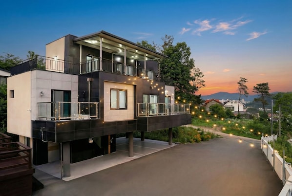 Basic Room, 3 Bedrooms (A (Private House with Outdoor)) | 3 bedrooms, free WiFi - Gyeongju Paradise Private Pool Villa (Gyeongju)