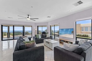 TV, offices - Wine Region Coastal Retreat on The Esplanade (Seaford)