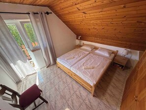 3 bedrooms, WiFi - Holiday home with private jetty (Balatonmáriafürdő)