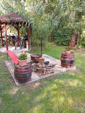 Property grounds - Holiday home with private jetty (Balatonmáriafürdő)
