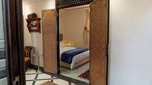 Luxury & Traditional Apartment at Dar Bouzoubaa - Heart of Fès Medina