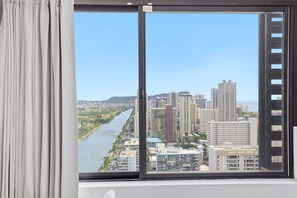 Interior - [New] Banyan Suite - Studio with Ocean View, Pool (Honolulu)