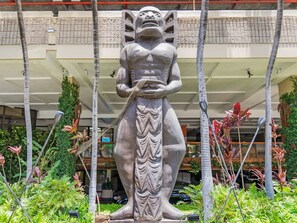 Exterior detail - [New] Banyan Suite - Studio with Ocean View, Pool (Honolulu)