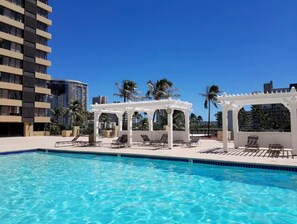 Pool - [New] Aloha Suite - Waikiki Studio with Ocean View (Honolulu)