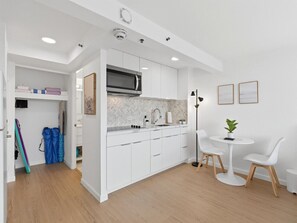 Fridge, microwave, stovetop, coffee/tea maker - [New] Aloha Suite - Waikiki Studio with Ocean View (Honolulu)