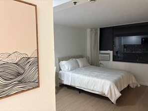 Desk, iron/ironing board, WiFi, bed sheets - [New] Ocean View 2 bedroom 2 bath in Waikiki (Honolulu)
