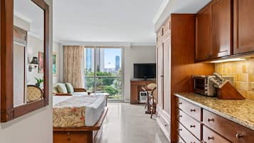 Desk, iron/ironing board, WiFi, bed sheets