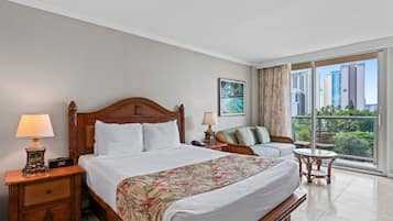 Desk, iron/ironing board, WiFi, bed sheets