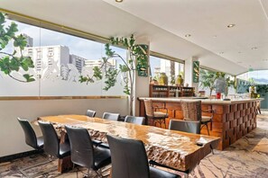 Dining - Your Waikiki Studio Near Beach. *no resort fees!* (Honolulu)