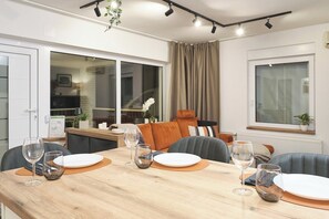 Dining - House in Međimurje for couples with jacuzzi, sauna, terrace, pool, and barbecue (Dragoslavec)