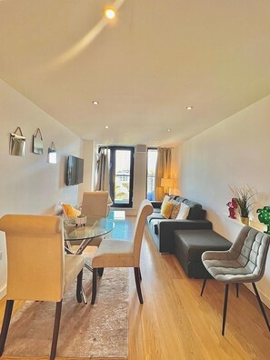 Living area - Stunning Shard Views (London)