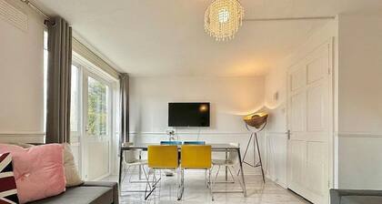 Right Opposite Whitechapel Station