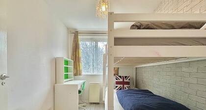 Right Opposite Whitechapel Station