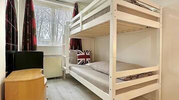 3 bedrooms, iron/ironing board, free WiFi, bed sheets
