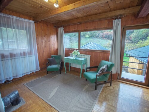 Spacious lakeside home for 15 guests, celebrations and active stays.