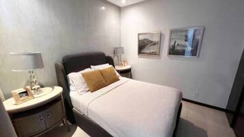 3 bedrooms, in-room safe, iron/ironing board, WiFi