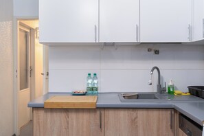 Frigorífic, forn, placa de cuina i rentaplats 