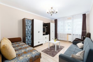 Tabla de planchar con plancha, wifi y ropa de cama 