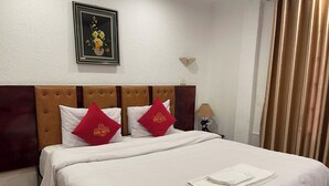 Basic Büyük Yataklı Tek Kişilik Oda, Şehir Manzaralı | Güneşlik/perde, ses yalıtımı, ütü/ütü masası