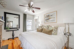 2 bedrooms, desk, iron/ironing board, free WiFi - Lux Sunnyside 2B/2B Loaded w Creature Comforts (Denver)