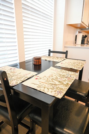 Dining - Peaceful Prairie Retreat Near Airport and Gaylord (Watkins)