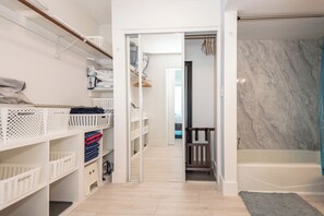Interior - 5th Floor Newly Remodeled 2 bedroom Condo on the World's Famous Beach. (Daytona Beach)