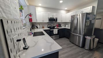 Refrigerador, microondas, horno, lavavajillas