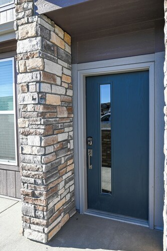 Modern Quiet Retreat Near Denver Int'l Airport