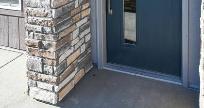 Modern Quiet Retreat Near Denver Int'l Airport