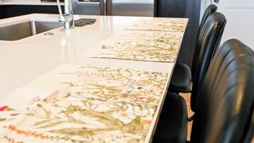 Micro-ondes, four, plaque de cuisson, lave-vaisselle